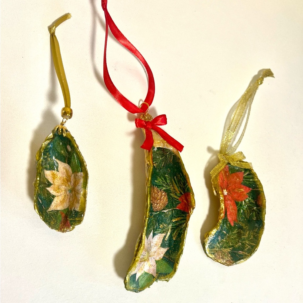 Elegant Floral Hanging Oyster Shell Ornaments with Gold Accents